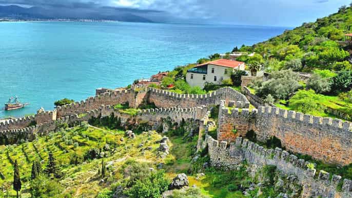 do lado viagem de um dia à cidade de alanya com almoço e passeio de barco