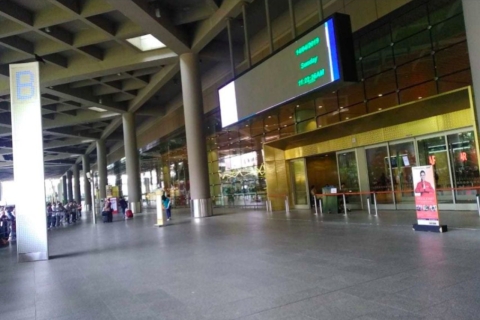 Mumbai: Prywatny transfer do / z lotniska w BombajuPrzyloty: z lotniska w Bombaju do Navi Mumbai, Panvel (w jedną stronę)