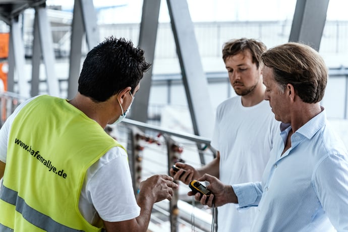 Киль: охота за мусором в гавани с GPS и радио