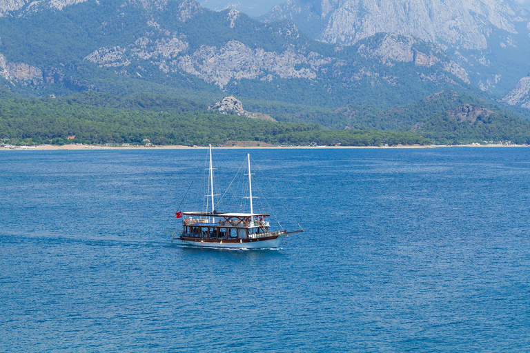 Relaxing Boat Trip with Lunch and Drinkswith Transfer from Antalya Hotels