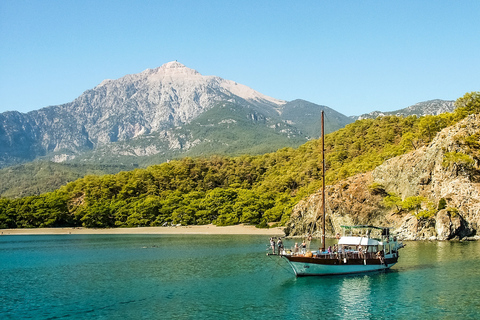 Avkopplande båttur med lunch och drinkarMed transfer från Antalya Hotels