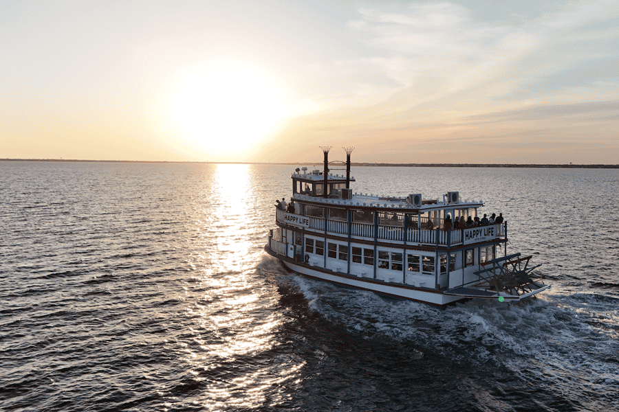 Destin: Krimi-Dinner-Bootsfahrt. Foto: GetYourGuide