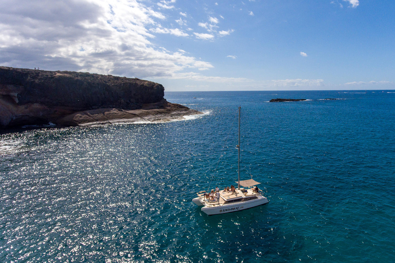 Costa Adeje: Passeio de catamarã, mergulho com snorkel, lanches e bebidasPasseio de catamarã Costa Adeje com snorkel, lanches e bebidas