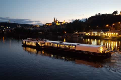 Prague: City Tour and 3-Hour Dinner Cruise with Hotel Pickup