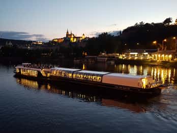 Prag: City-Tour und Dinner-Schifffahrt mit Hotelabholung Prag: City-Tour und Dinner-Schifffahrt mit Hotelabholung