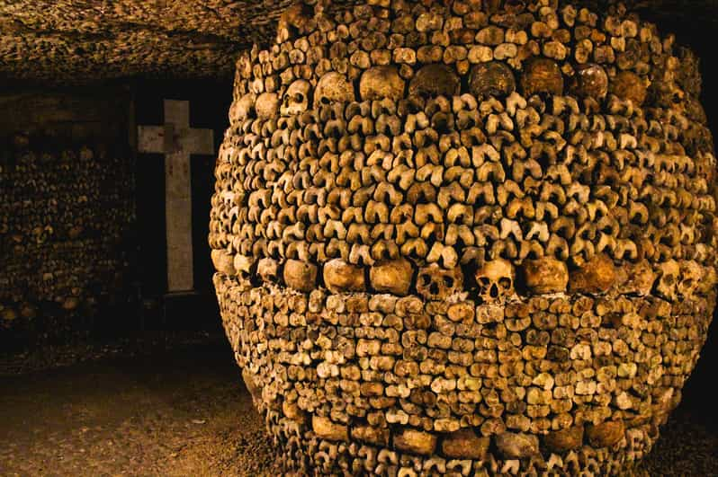 tour of catacombs in paris