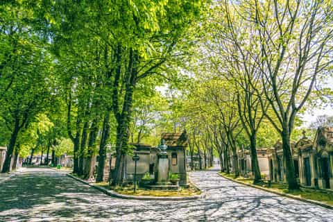 Père Lachaise Cemetery: Walking Tour
