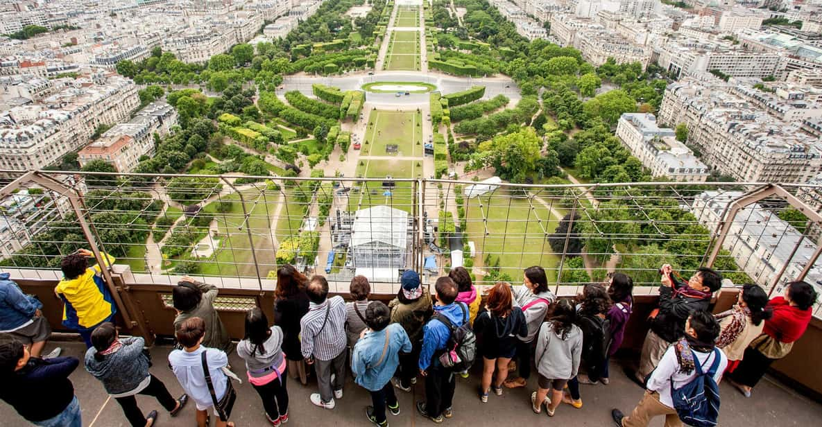 tour eiffel marches