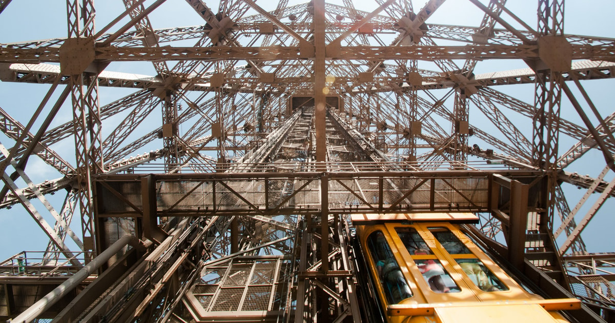 ascensore tour eiffel vertigini