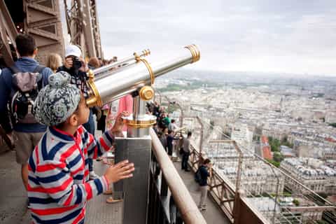 Eiffelturm: Direkter Zugang mit Begleitung zur 2. Ebene per Aufzug