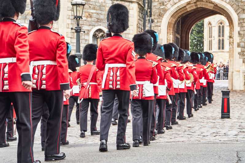 London: Changing of the Guard Walking Tour | GetYourGuide