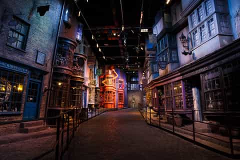 Warner Bros. Studio London: Tour with Coach Transfers