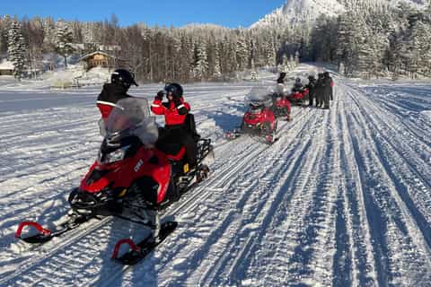 Ruka: 4-stündige Schneemobil-Safari mit Snack und Lagerfeuer