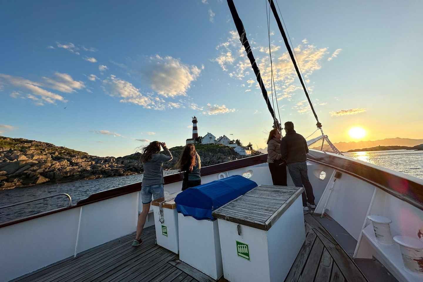 From Svolvær: Private Midnight Sun Yacht Cruise in Lofoten