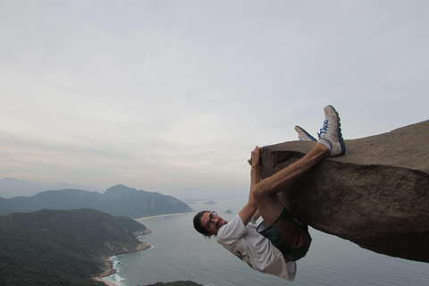 Pedra do Telégrafo: Aventura na trilha e vista para o mar