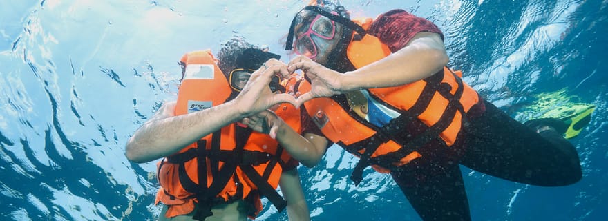 Cours de plongée avec tuba, devenez un plongeur confiant.