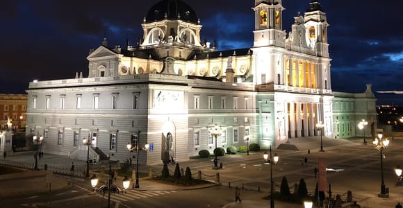 Madrid: Verzauberter Abend Rundgang auf Spanisch