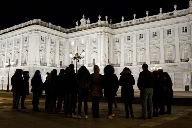 Madrid: tour nocturno encantado a pie en españolTour en español