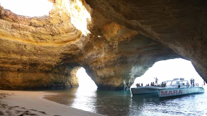 catamaran cruise caves and coastline to benagil