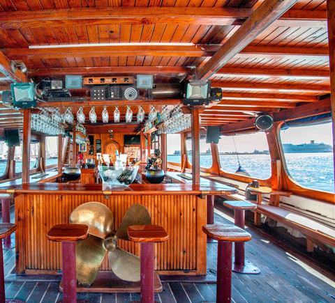 Cruises & boat tours