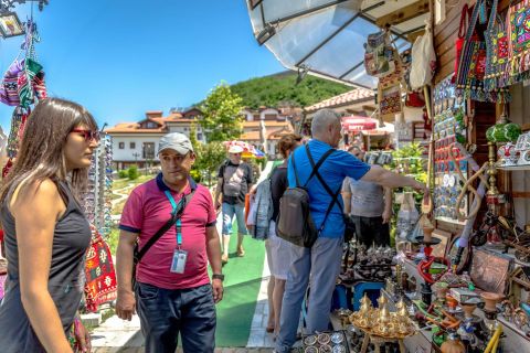 Da Tirana: tour guidato a piedi di un'intera giornata a Prizren