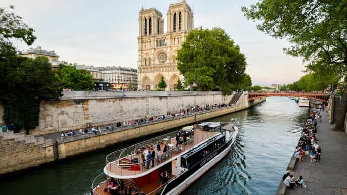 paris guided cruise on the river seine