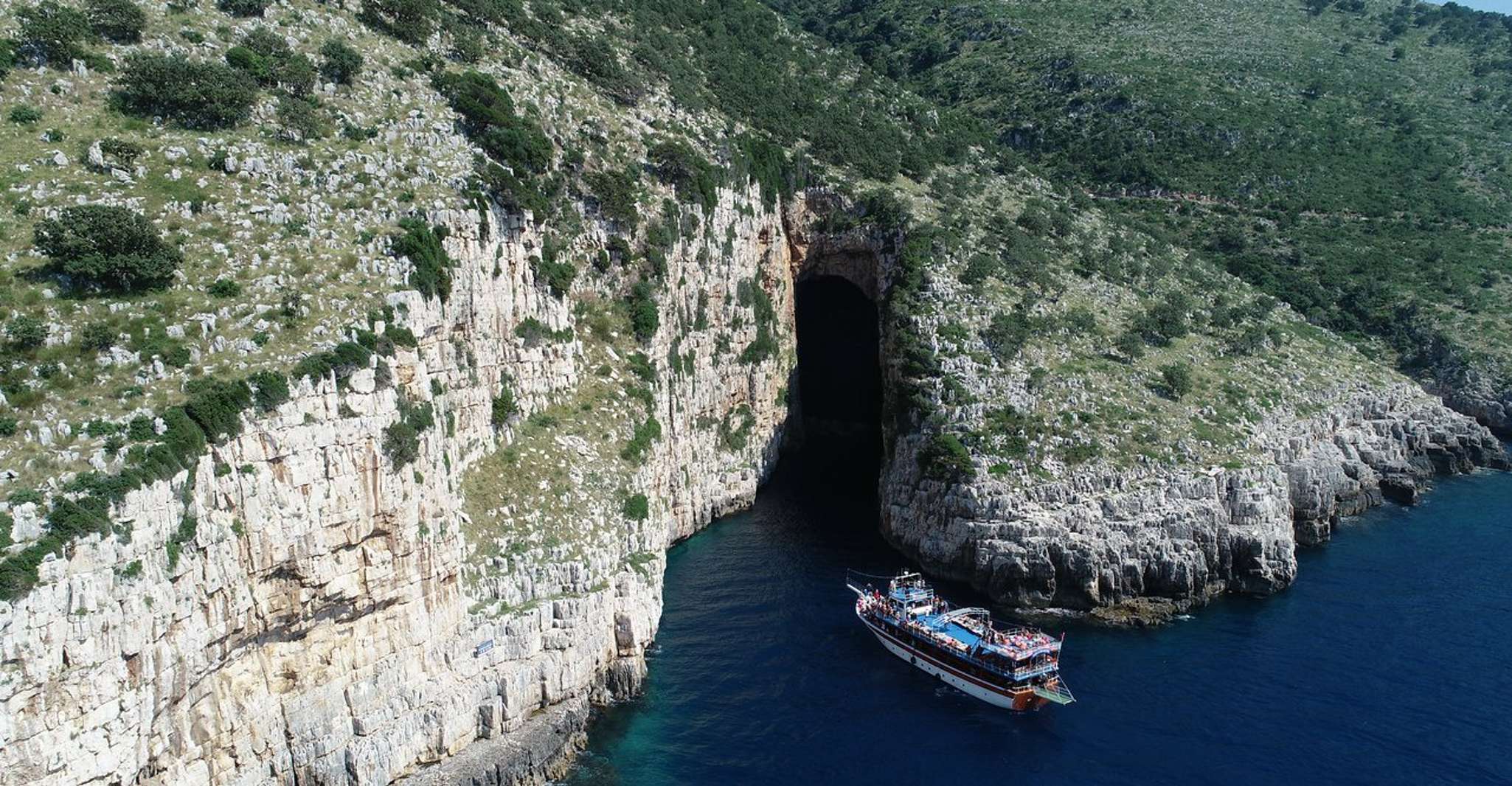 从Vlore到Sazan和Karaburun的游船旅行 - Hizvo