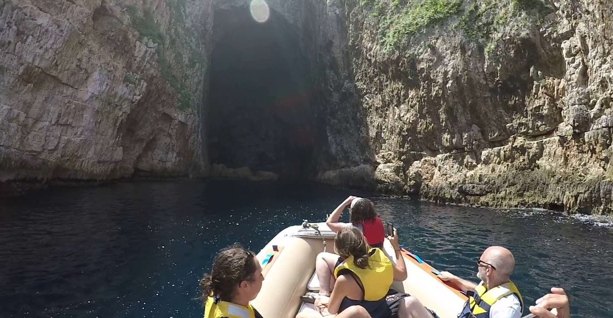 从Vlore到Sazan和Karaburun的游船旅行 - Hizvo