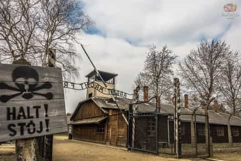 Auschwitz-Birkenau: Fast-Track Entry Pass and Guided Tour
