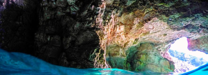 Bateau rapide vers la baie de Dafina et la grotte de Haxhi Ali