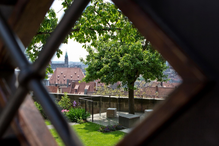Nuremberg: tour guiado a pie por el casco antiguoTour compartido en alemán