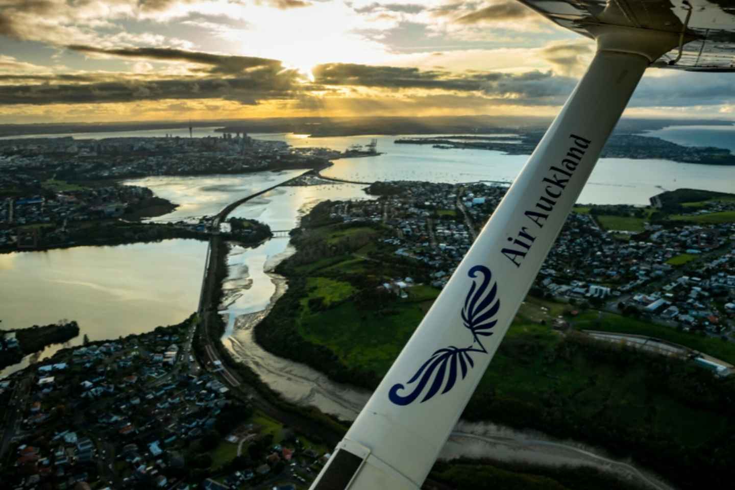 Auckland: Rundflug über Auckland und Waikeke