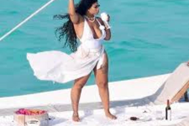 Zanzibar: Blue Lagoon Dhow Cruise and Beach Dinner