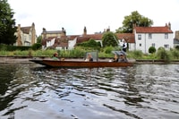 Cambridge, Chauffeured Punting Tour - Hizvo