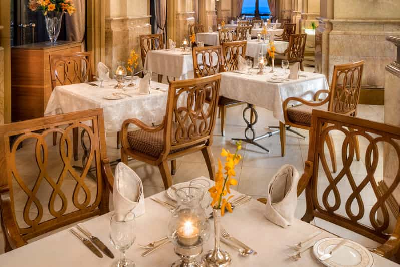 Mesquita Sheikh Zayed c/ Café no Emirates Palace GetYourGuide