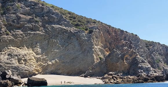 Sesimbra: Private boat trip in the Arrábida Natural Park.