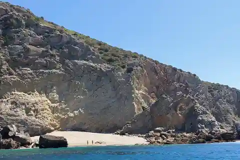 Sesimbra: Passeio de barco privado no Parque Natural da Arrábida.