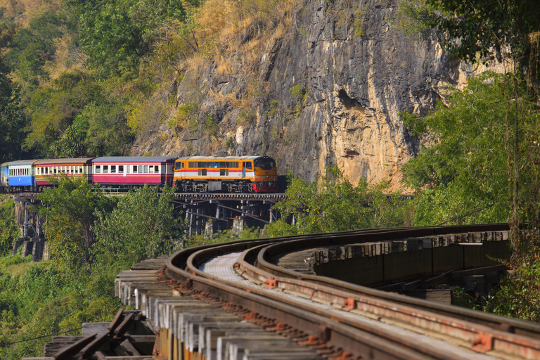 Bangkok: Kanchanaburi, río Kwai y recorrido en tren por la muerteTour privado en ingles