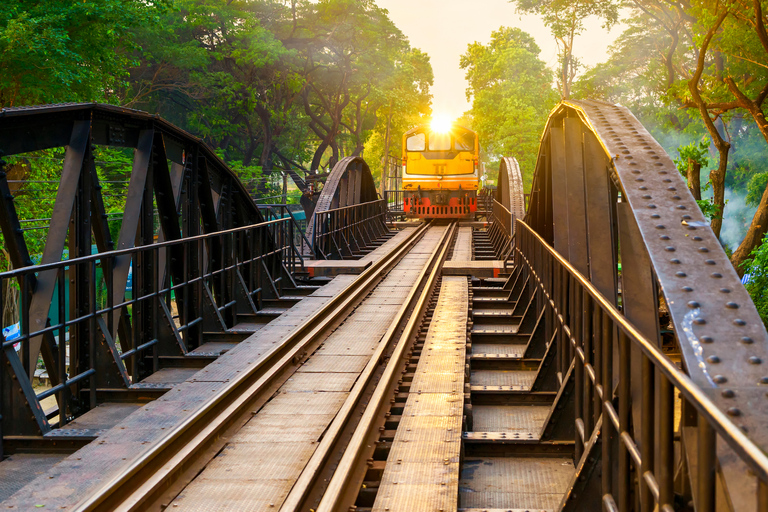 Bangkok: Kanchanaburi, río Kwai y recorrido en tren por la muerteTour privado en ingles