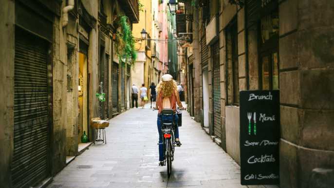 Barcelona: Sagrada Familia and City Highlights Bike Tour