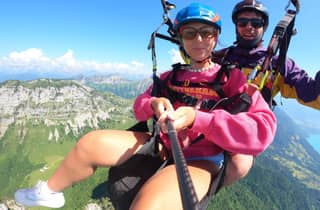 Gleitschirmfliegen über dem See von Annecy - Talloires