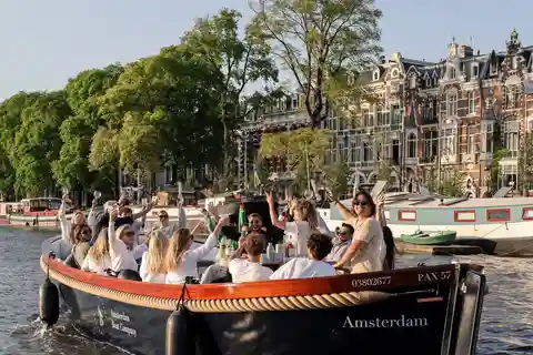 Amsterdam: Private City Canal Cruise