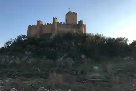 From Lisbon: Tomar and Almourol Castle Day Trip