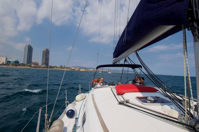Barcelona: Private Segelbootsfahrt2-stündige private Segelbootsfahrt am Wochenende