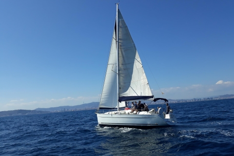 Barcelona: Private SegelbootsfahrtBarcelona: Private Segeltour am Wochentag