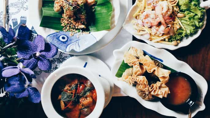 bangkok street art and street food walking tour