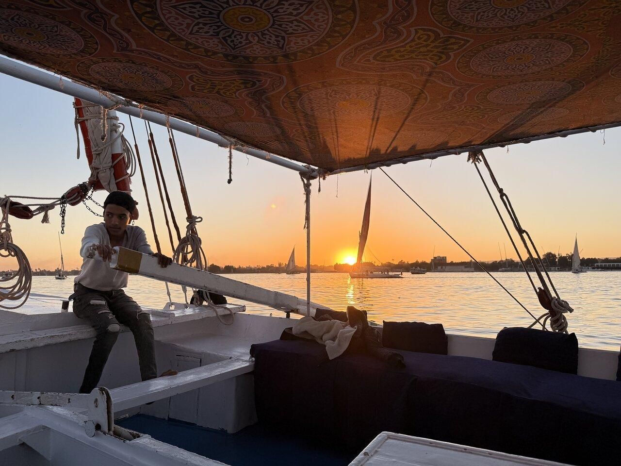 Luxor: Felukenfahrt bei Sonnenuntergang mit Hotelabholung