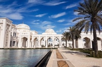 De Abu Dhabi, Gran Mezquita, Palacio Real y Torre Etihad - Housity