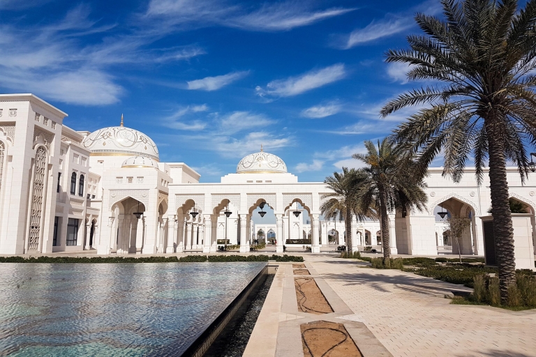 From Abu Dhabi: Mosque, Qasr Al Watan & Etihad Towers Shared Tour in Italian