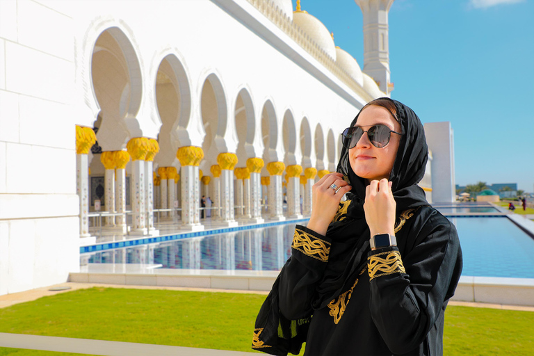 From Dubai: Sheikh Grand Zayed Mosque & Ferrari World Entry Shared Tour